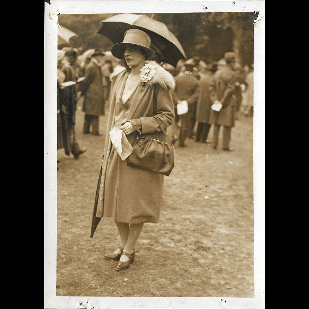 Elégante, la mode aux courses à Deauville, photographie de Henri Manuel (1926)