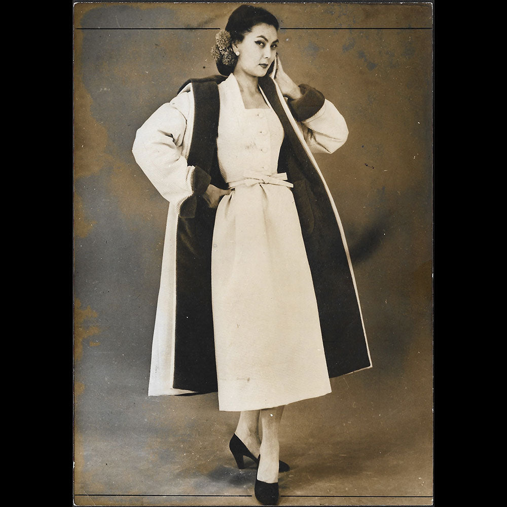 Christian Dior - Ensemble de jour porté par Alla Ilchun (circa 1953)