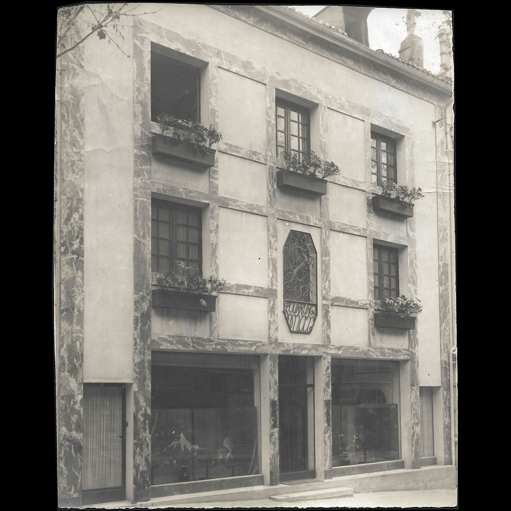 Fourrures Max - Devanture de la boutique, 17 rue Mazagran à Biarritz (1930s)