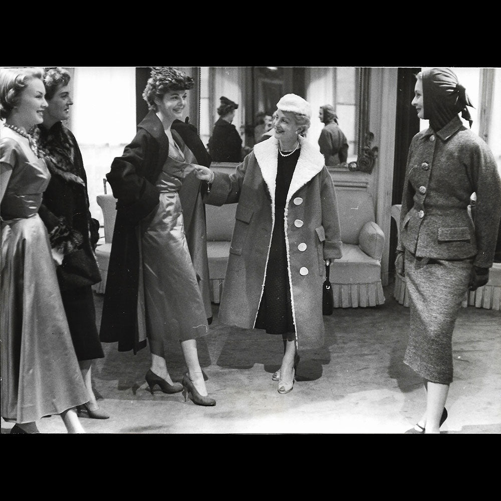 Schiaparelli - Innovation sensationnelle, trousseau à forfait (1953)