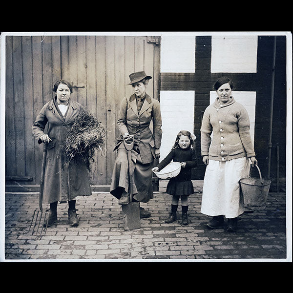 Guerre et Mode - Midland society lady wears top boots, photographie de presse de Lady Margesson (1916)