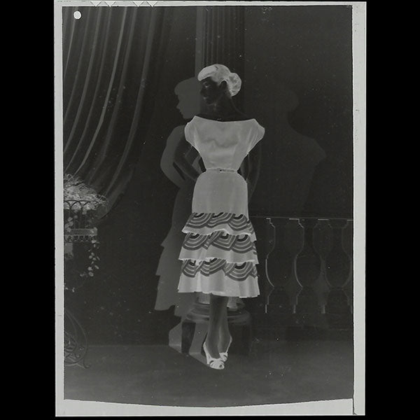 Carven - Robe à volants, tirage et négatif de Philiberte de Flaugergues (1951)