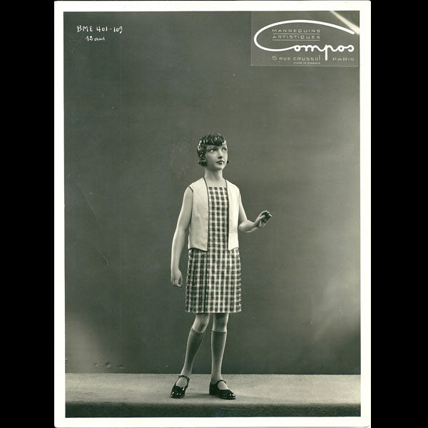 Mannequins d'art d'enfants, par Compos, rue Crussol à Paris (circa 1920-1930)