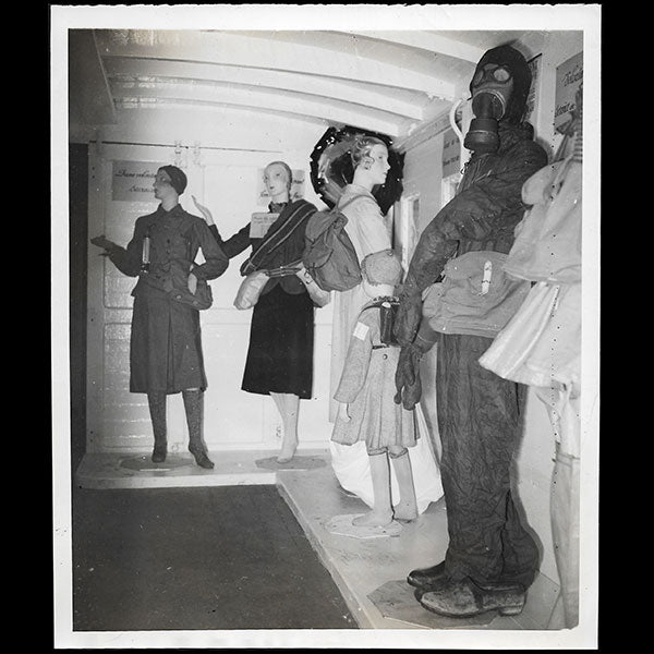 WW2 - Exposition de mode pour la défense passive pendant la guerre (1939)