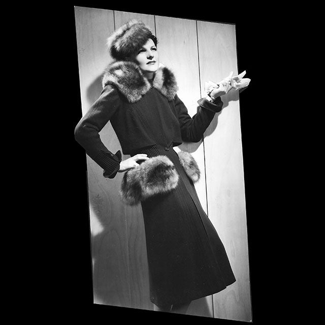 Chanel - Manteau en velours garni de renard bleu, tirage de Dorvyne (1939)