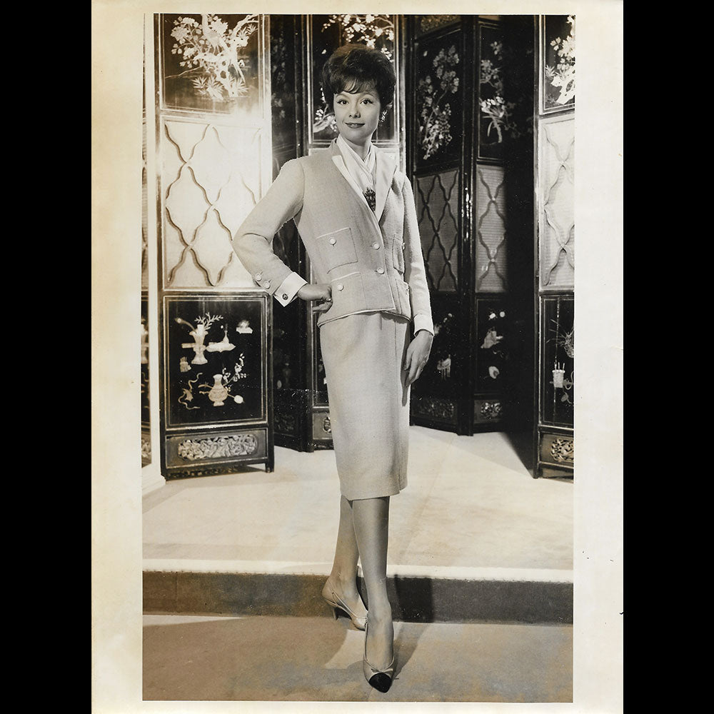 Chanel - Tailleur de tweed bleu pastel pour le Printemps-Eté 1961