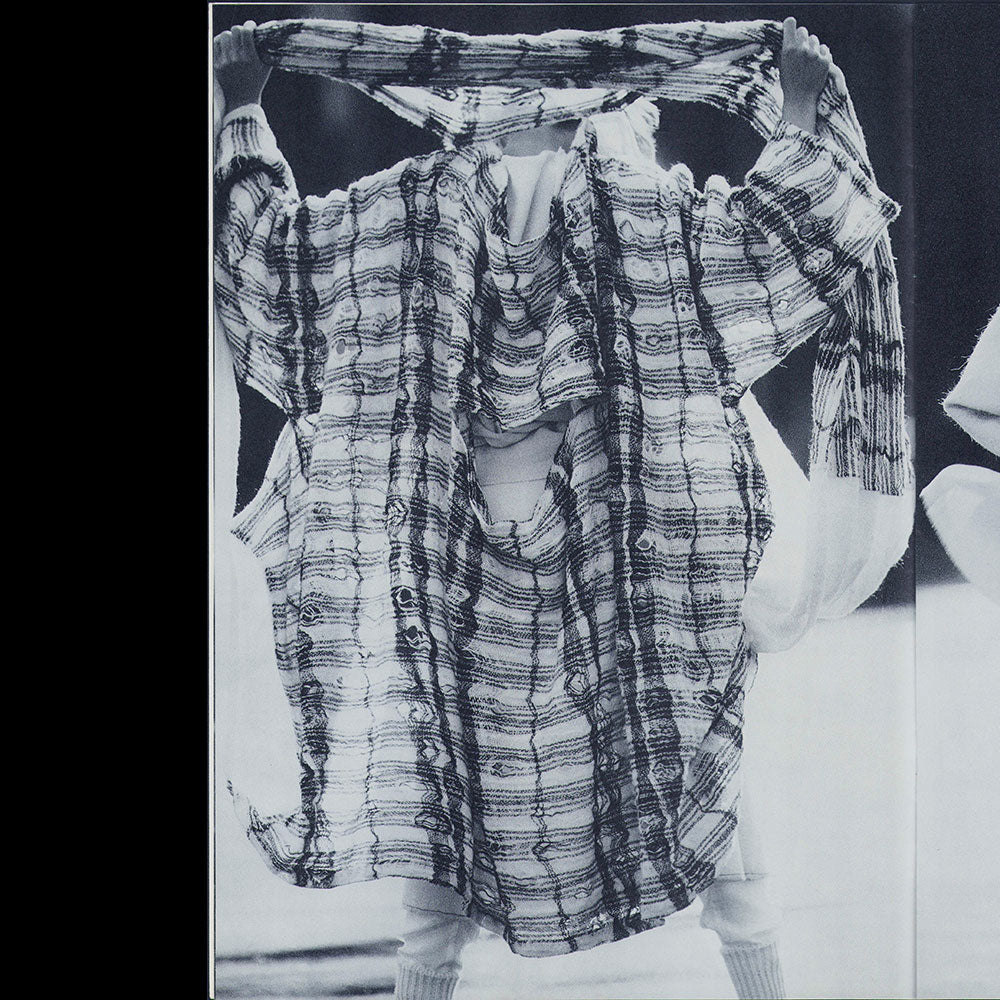 Comme des Garçons, n°85, le 10 octobre 1984, photographies de Hans Feurer