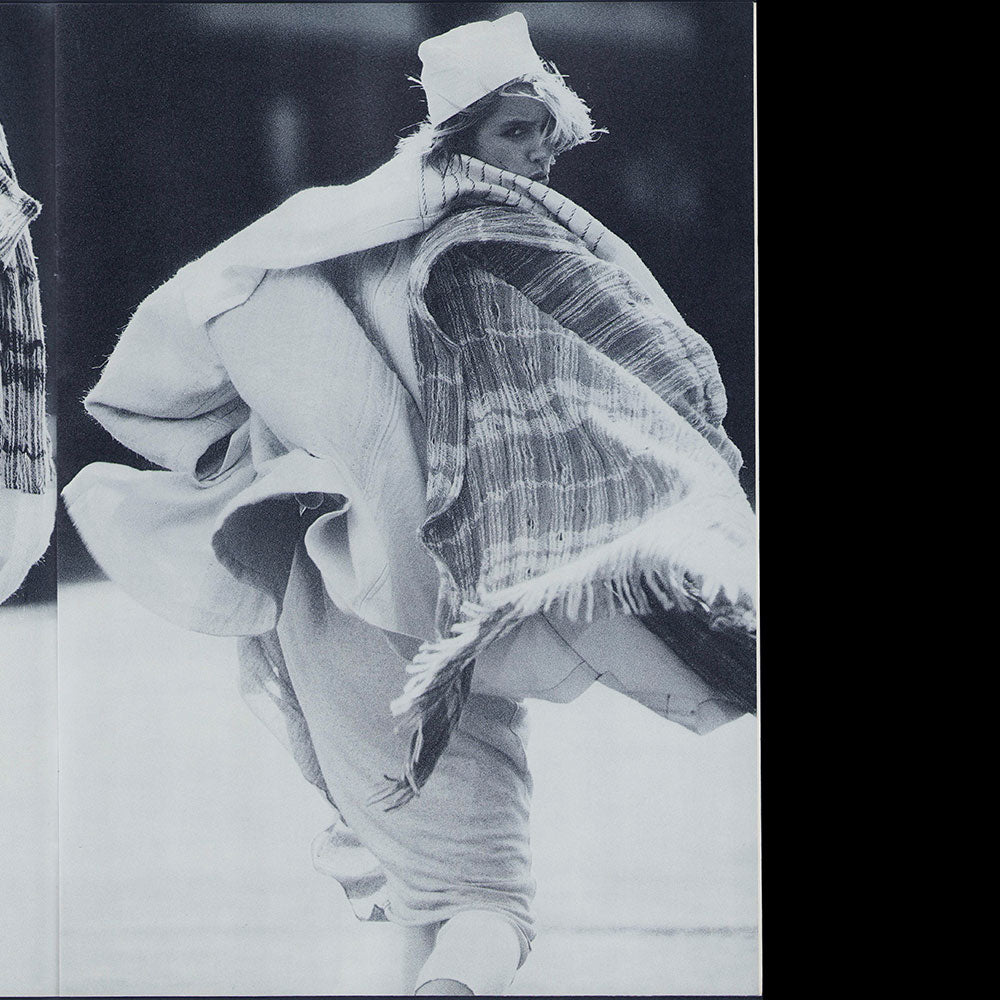 Comme des Garçons, n°85, le 10 octobre 1984, photographies de Hans Feurer