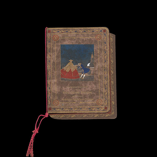 Programme du défilé de la Haute Couture Parisienne en l'honneur des délégués des Hôtelleries d'Amérique (1926)