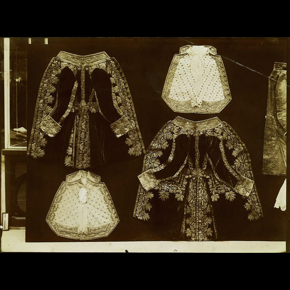 Exposition Universelle de Paris - Musée Centennal du Costume, Réunion de 24 tirages (1900)