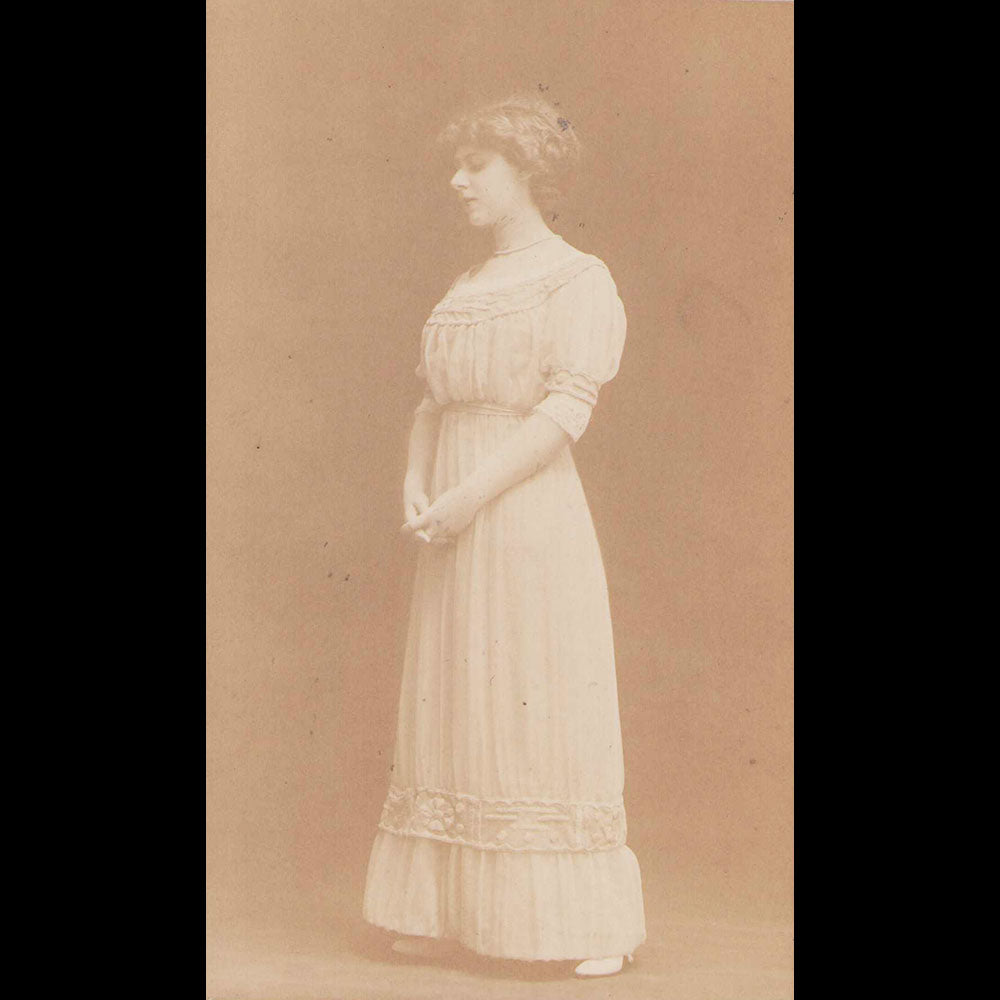 Portrait d'une élégante, réunion de deux photographies du Studio Fémina (circa 1910)
