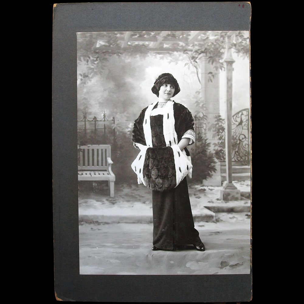Fourrures Max - Modèles de fourrure, ensemble de 4 photographies (circa 1905-1910)