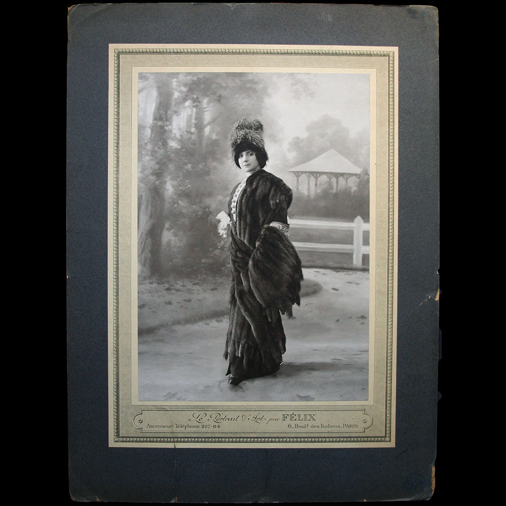 Fourrures Max - Etole de fourrure, photographie du studio Felix (circa 1905-1910)