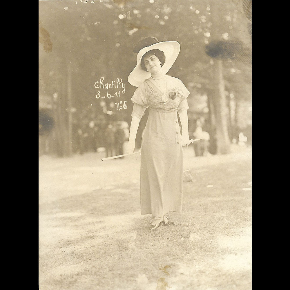 Paul Géniaux - La mode aux courses de Chantilly, réunion de 4 photographies (1911)