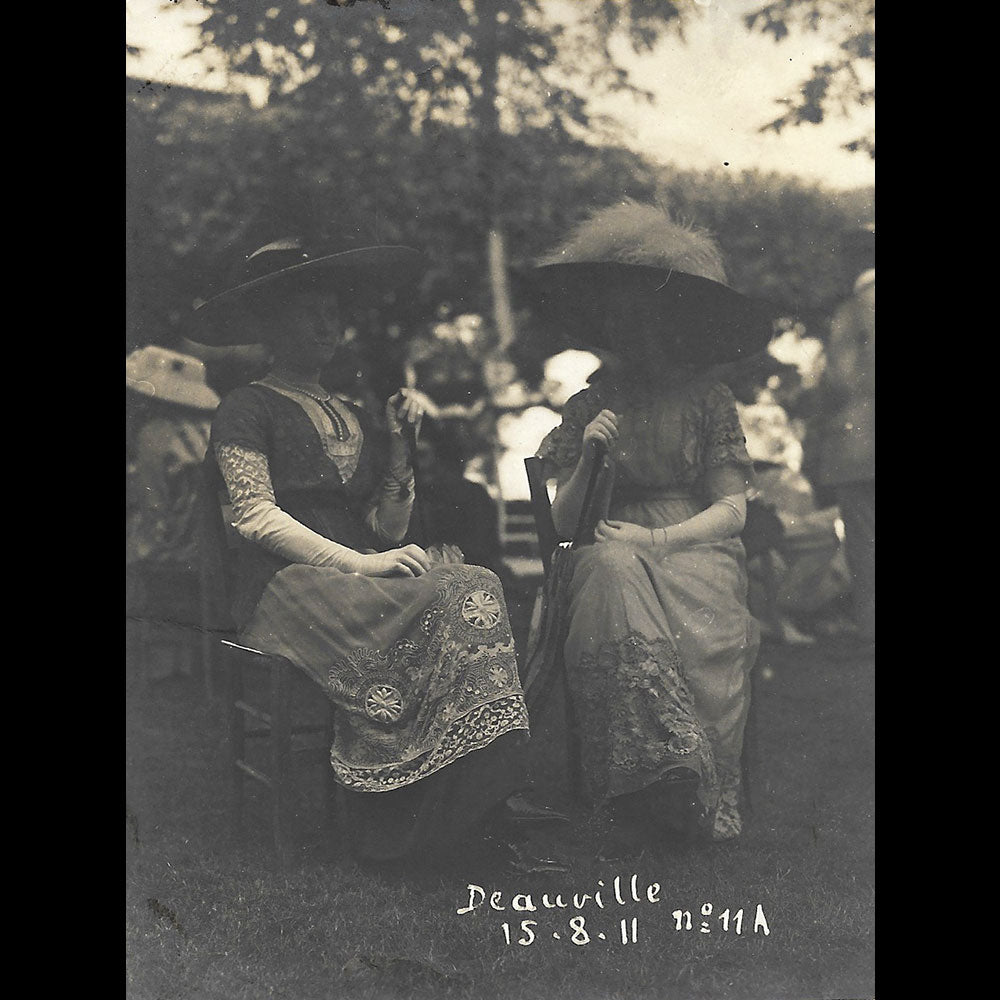 Paul Géniaux - La mode aux courses de Deauville, réunion de 4 photographies (1911)