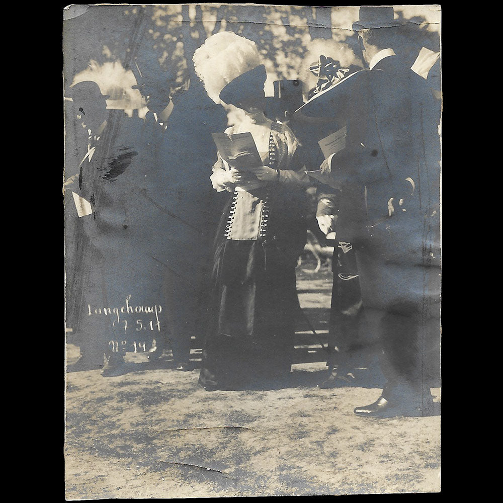 Paul Géniaux - La mode aux courses de Longchamp, réunion de 4 photographies (1911)