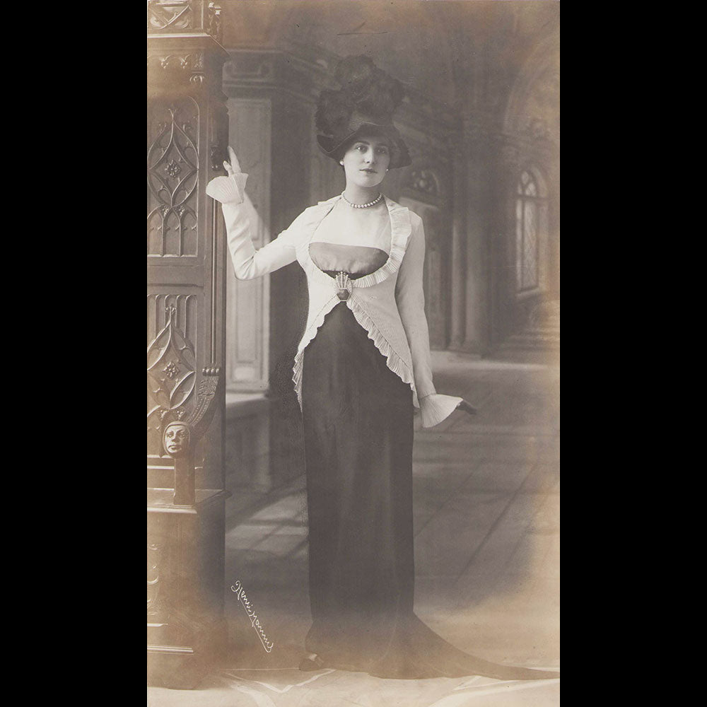 Paquin - Jeanne Dirys Iribe wearing a dress by Paul Iribe for la Rue de la Paix, photograph by Henri Manuel (1912)