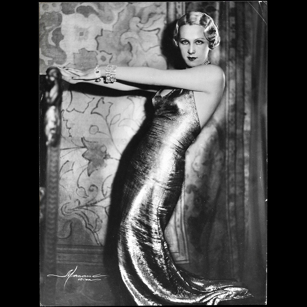 Elégante en robe sur soir, photographie de l'atelier Manassé de Vienne (circa 1925)