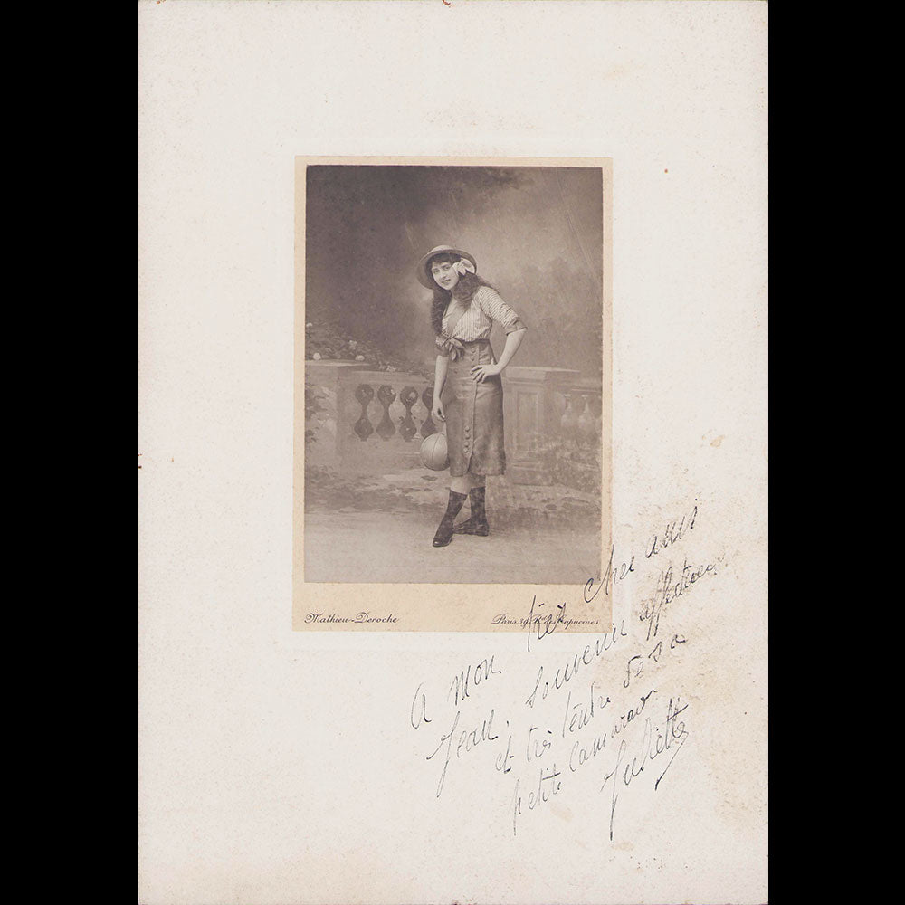 Portrait d'une élégante, réunion de 6 tirages du studio Mathieu Deroche (circa 1905-1910)