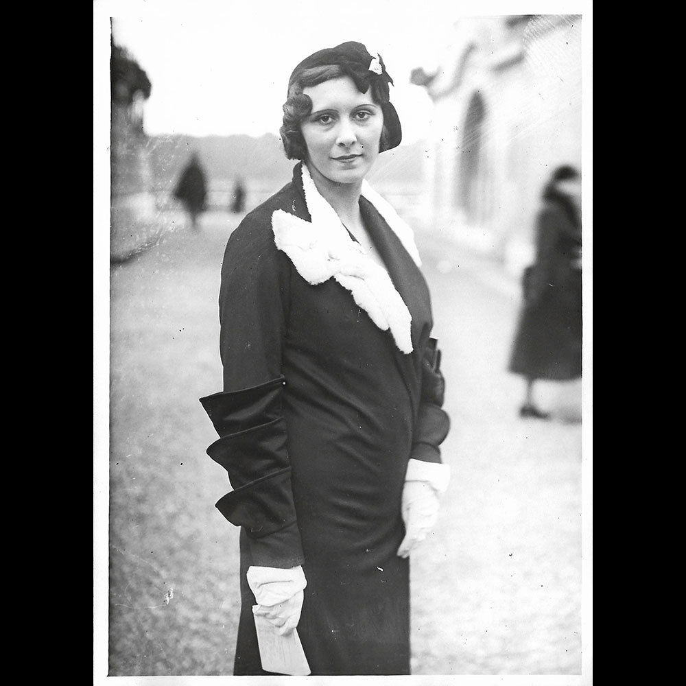 Une Femme Elégante, la mode à Longchamp, photographie de l'agence Meurisse (1932)