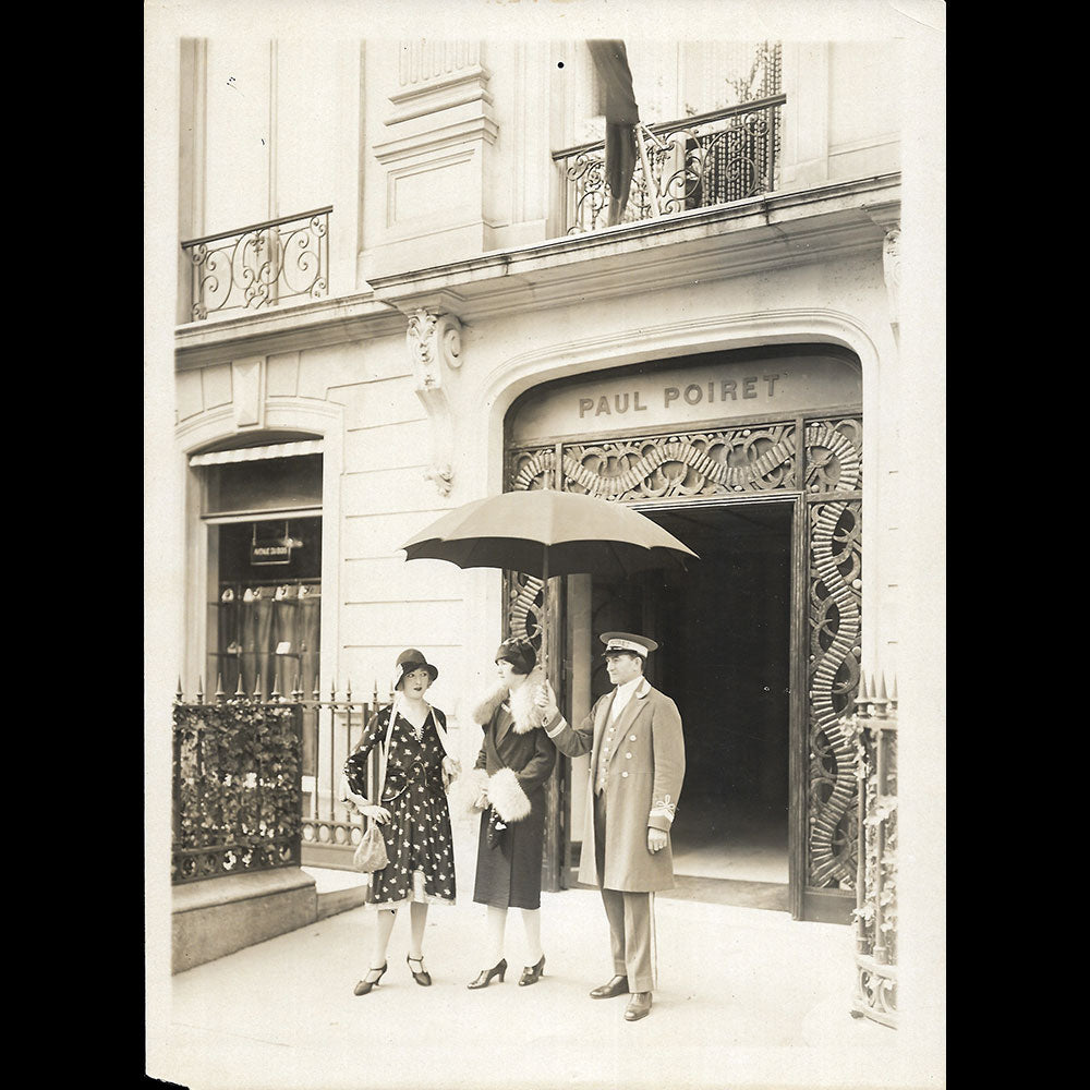 Poiret - Visite de deux clientes à la maison de couture, réunions de 6 tirages (circa 1925)