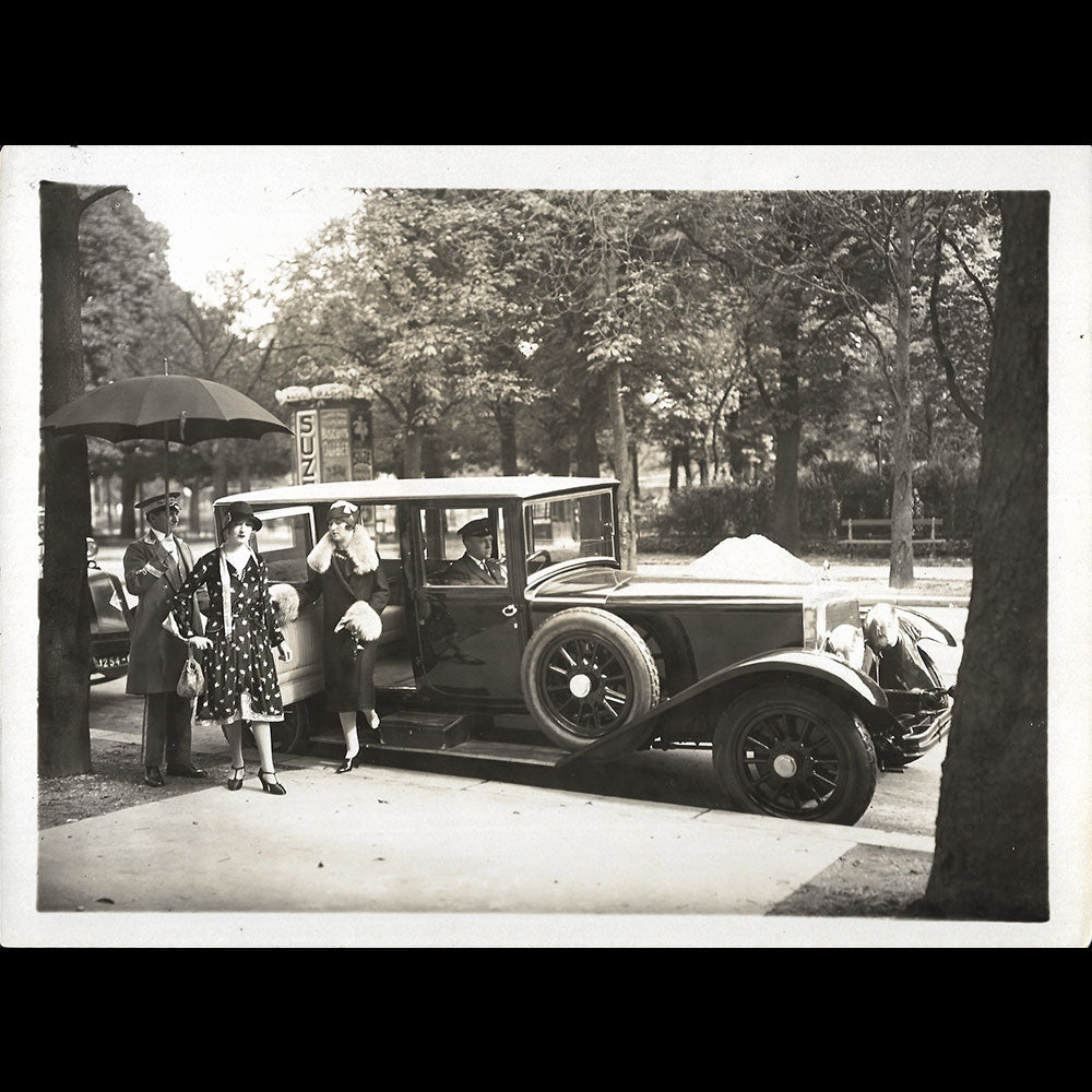 Poiret - Visite de deux clientes à la maison de couture, réunions de 6 tirages (circa 1925)