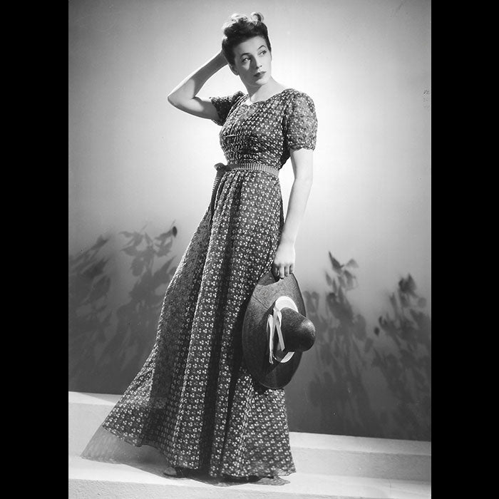 Elsa Schiaparelli - Robe de garden-party, tirage de Dorvyne (1939)