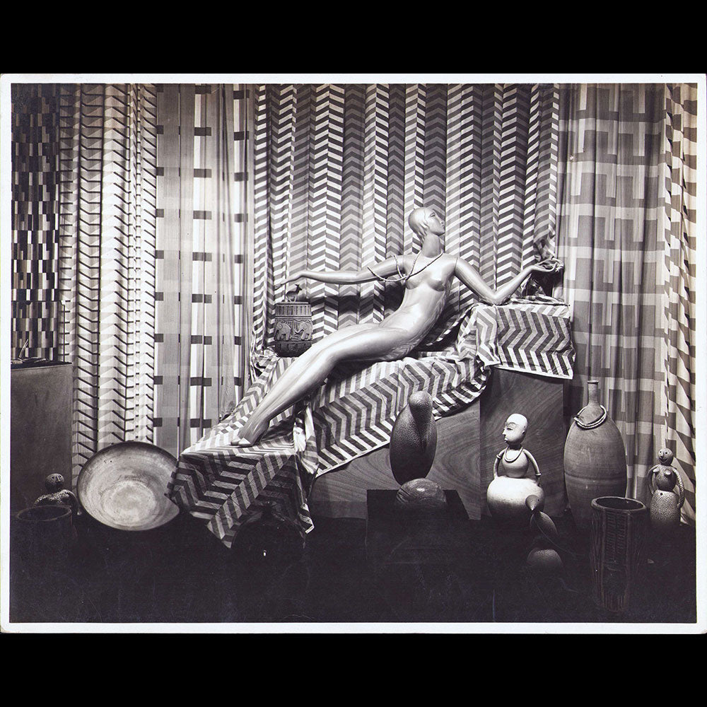 Elise Djo-Bourgeois - Vitrine de Léon Leyritz au Salon des Artistes Décorateurs de Paris (1929)