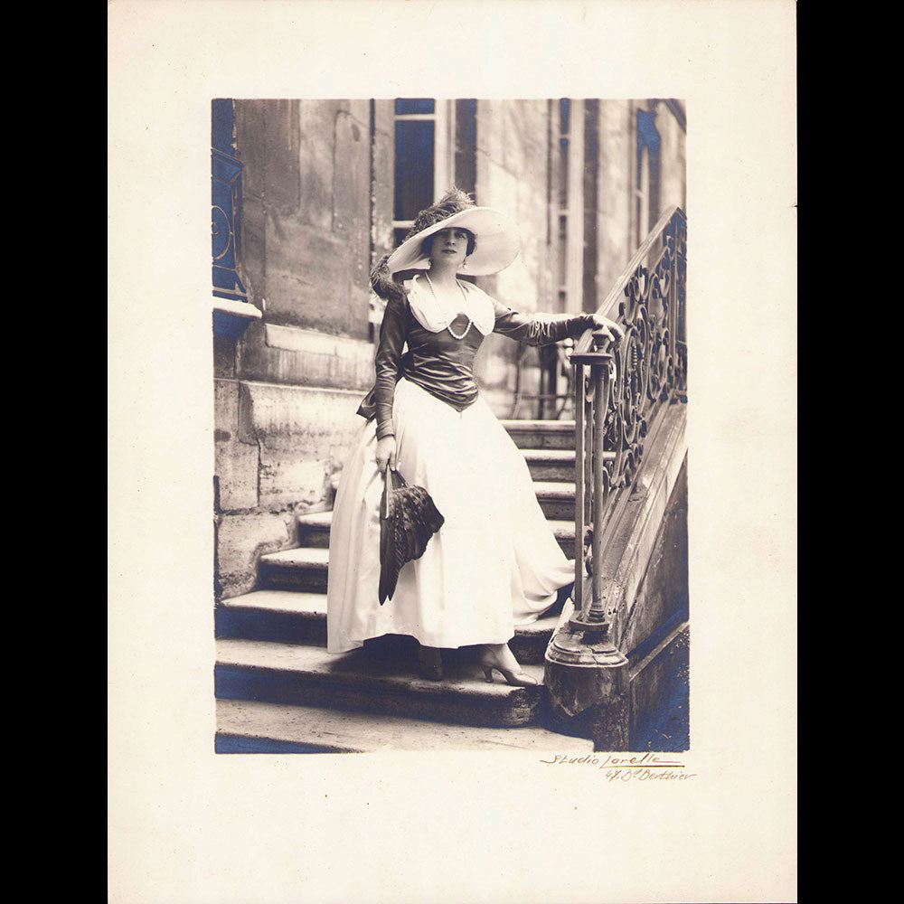 Comtesse de Segonzac, portrait photographique par le Studio Lorelle (1920s)