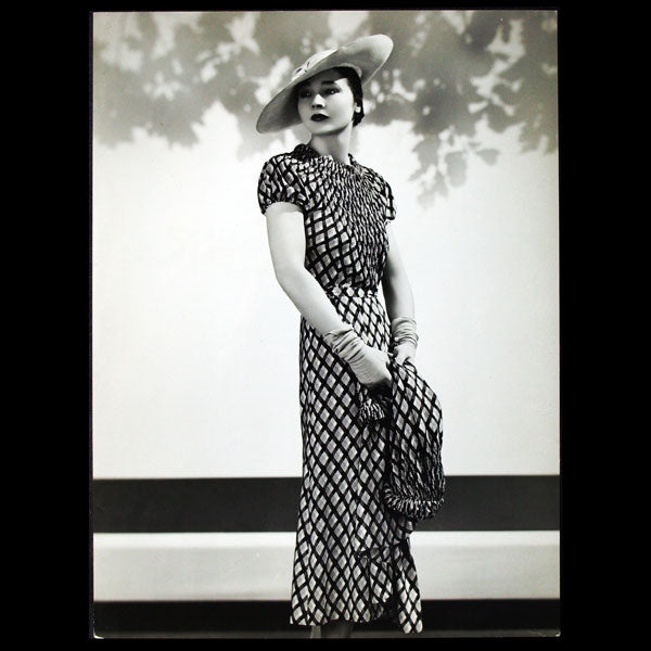 Robe de Lucien Lelong, photographie d'époque du studio Dorvyne (circa 1935)