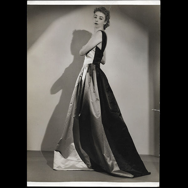 Molyneux - Robe du soir pour l'automne-hiver 1939, photographie d'époque de François Kollar