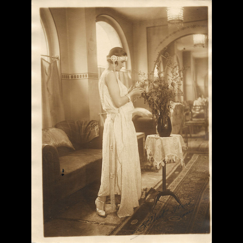 Alice Bernard - Robe, photographie de Gilbert René (1920s)