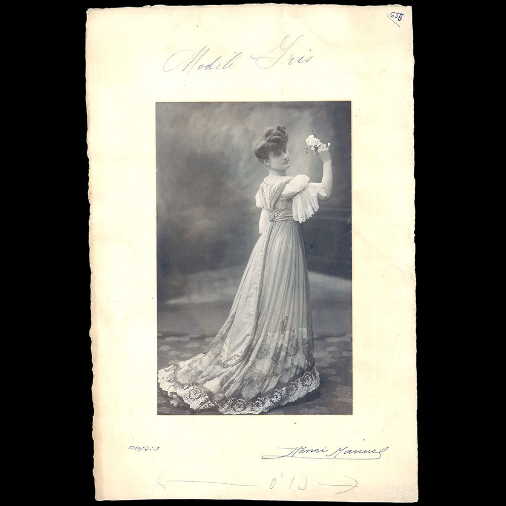 Boué Soeurs - Robe Iris, photographie de Henri Manuel (1906)