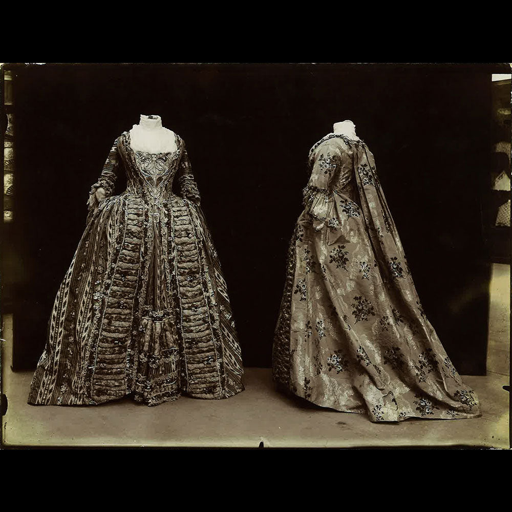 Exposition Universelle de Paris - Musée Centennal du Costume, Réunion de 24 tirages (1900)