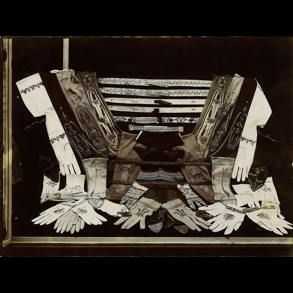 Exposition Universelle de Paris - Musée Centennal du Costume, Réunion de 24 tirages (1900)