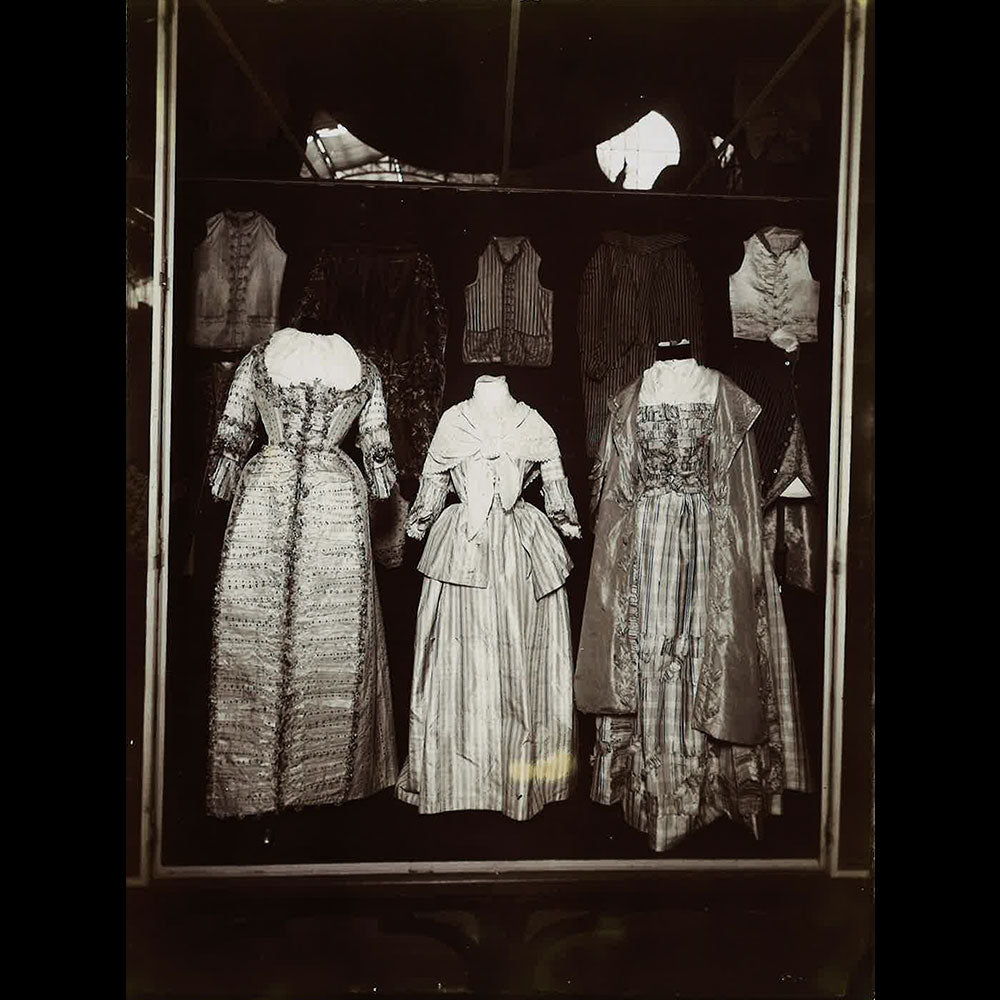 Exposition Universelle de Paris - Musée Centennal du Costume, Réunion de 24 tirages (1900)