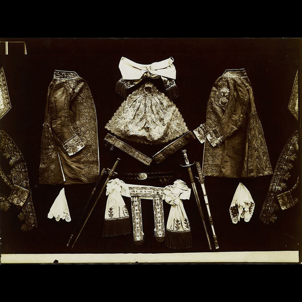 Exposition Universelle de Paris - Musée Centennal du Costume, Réunion de 24 tirages (1900)