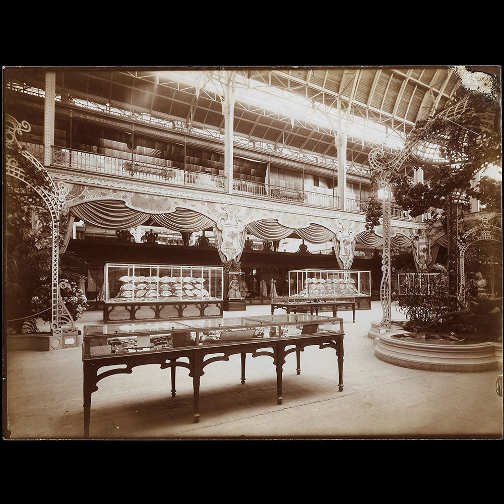 Exposition Universelle de Paris - Musée rétrospectif des classes 85 & 86, Le Costume et ses Accessoires (1900)