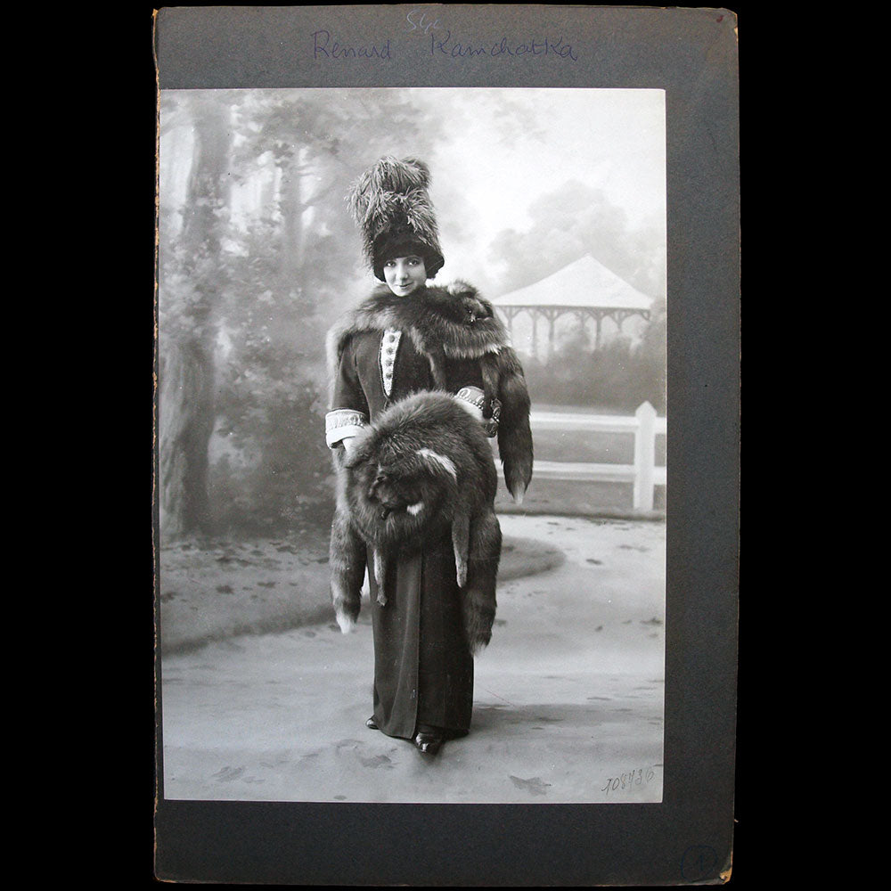 Fourrures Max - Modèles de fourrure, ensemble de 4 photographies  (circa 1905-1910)