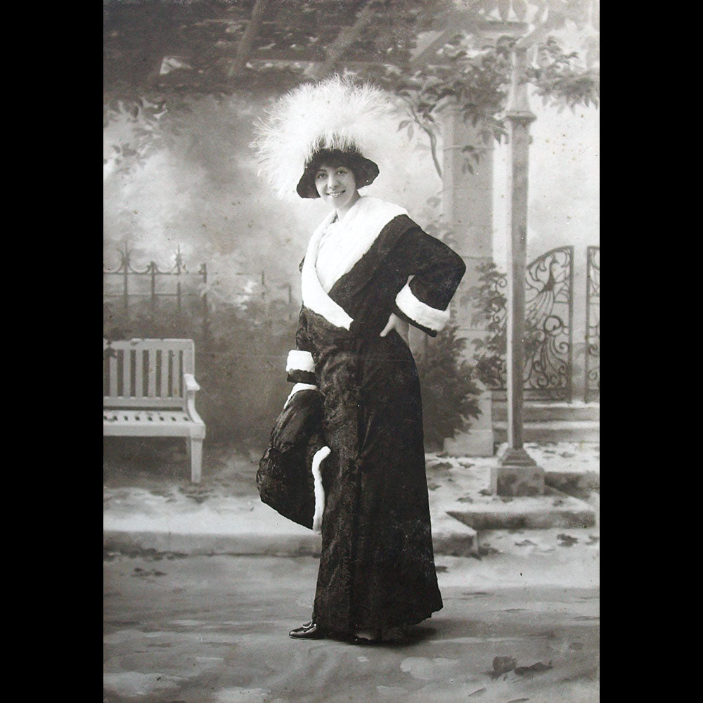 Fourrures Max - Modèles de fourrure, ensemble de 4 photographies  (circa 1905-1910)
