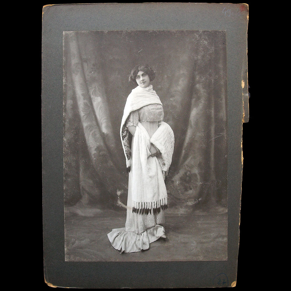 Fourrures Max - Modèles de fourrure, ensemble de 4 photographies  (circa 1905-1910)