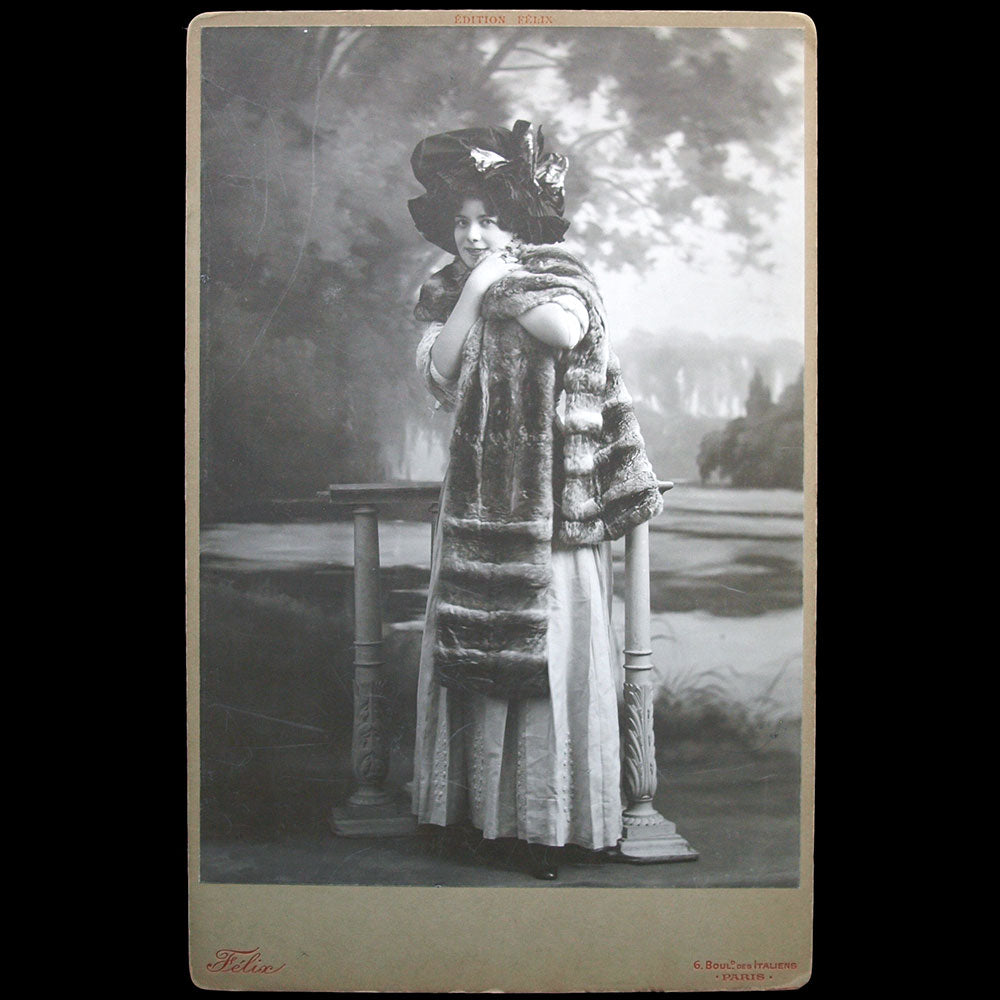 Fourrures Max - Etole  de fourrure, photographie du studio Felix (circa 1905-1910)