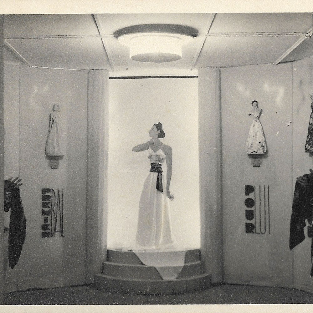 WW2 - Exposition de soieries au Stalag VIII-C (circa 1942)