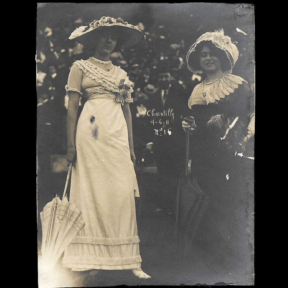 Paul Géniaux - La mode aux courses de Chantilly, réunion de 4 photographies (1911)