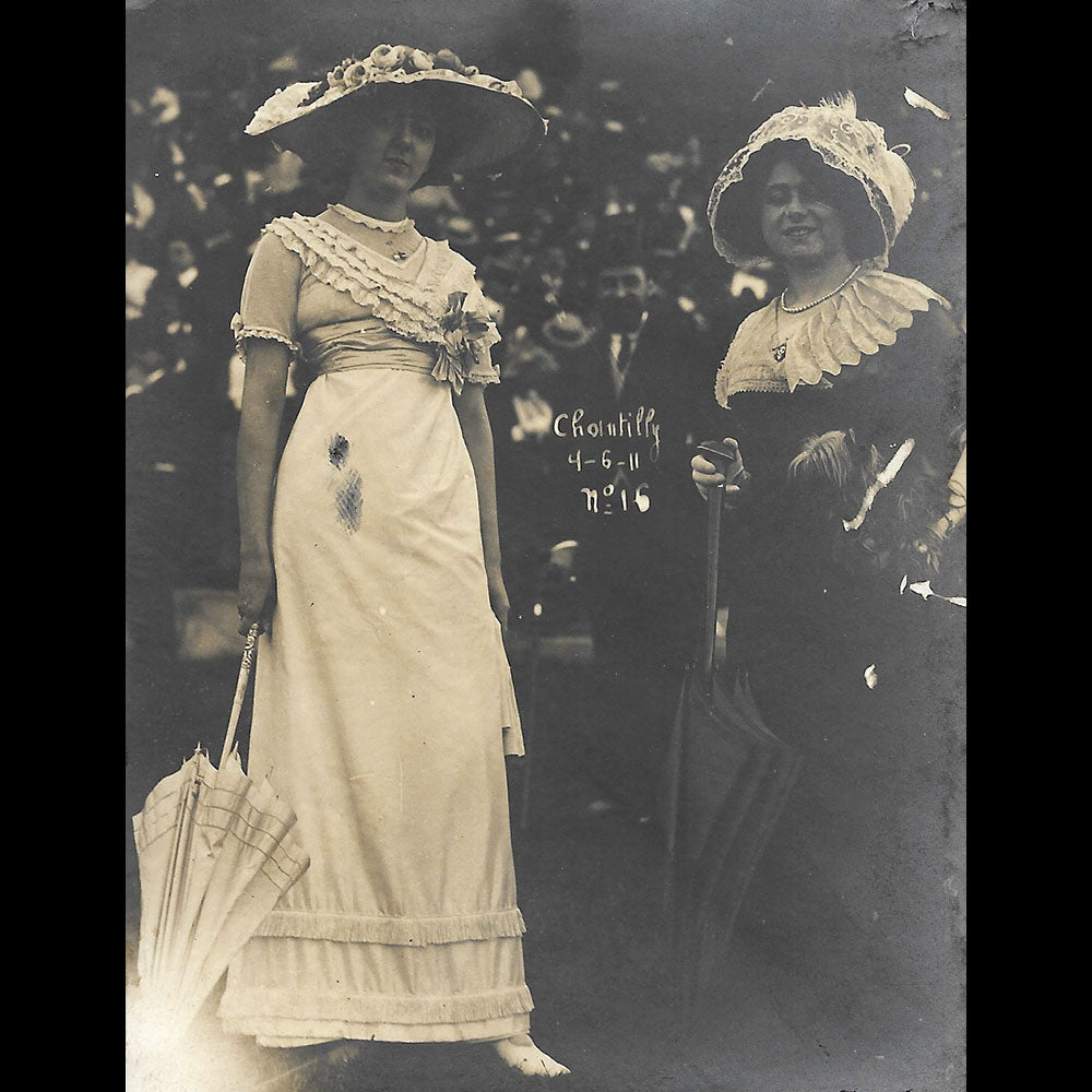 Paul Géniaux - La mode aux courses de Chantilly, réunion de 4 photographies (1911)