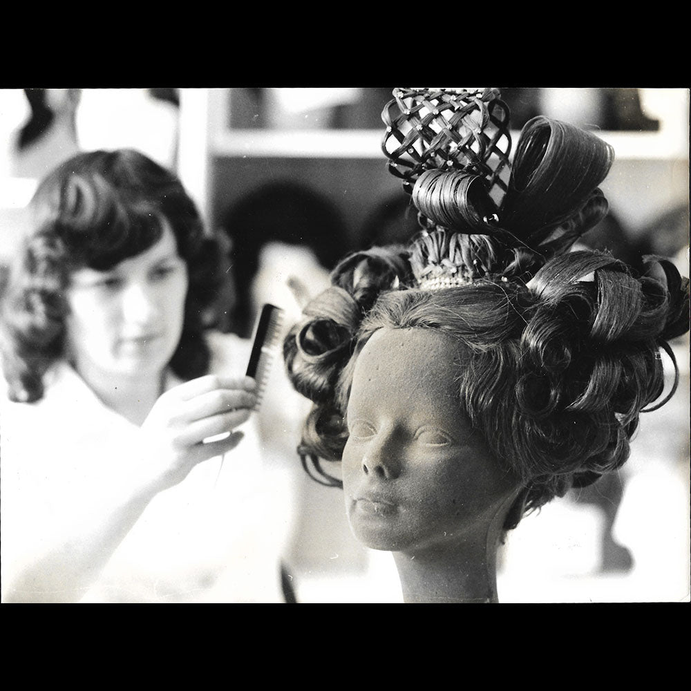 Mannequin de coiffure, photographie d'AFP (circa 1960s)