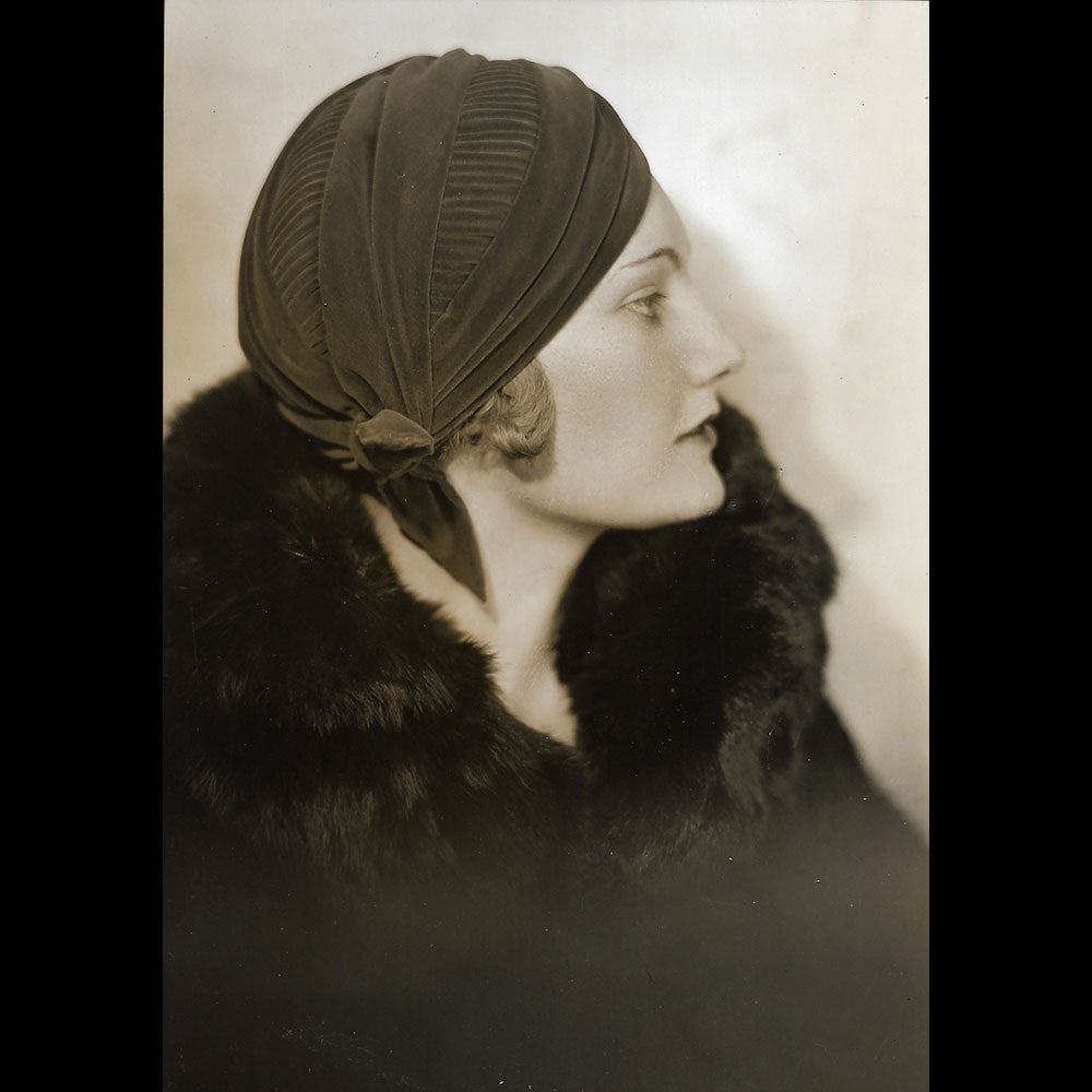 Marthe Rivière - Turban de velours marron (1920s)