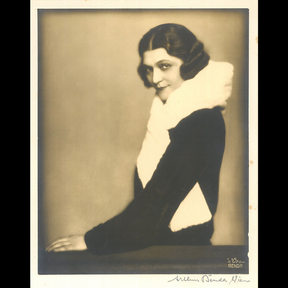 Caroline Reboux - Portrait de Lucienne Rabaté (circa 1927)