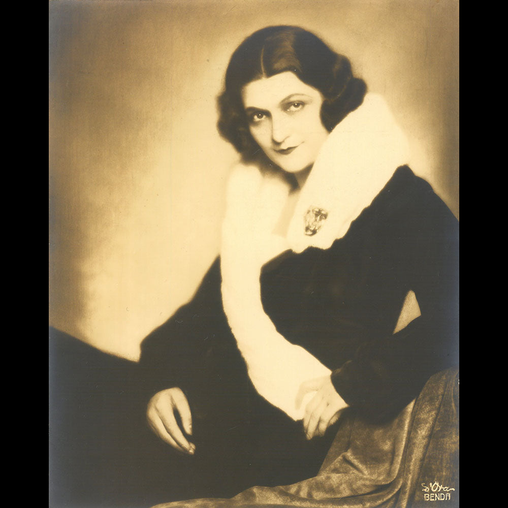 Caroline Reboux - Portrait de Lucienne Rabaté, tirage d'Arthur Benda (circa 1927)